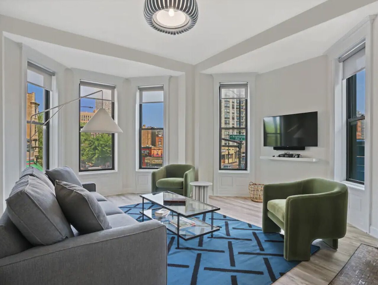 The Neighborhood Hotel - Lincoln Park 301 - One Bedroom 1