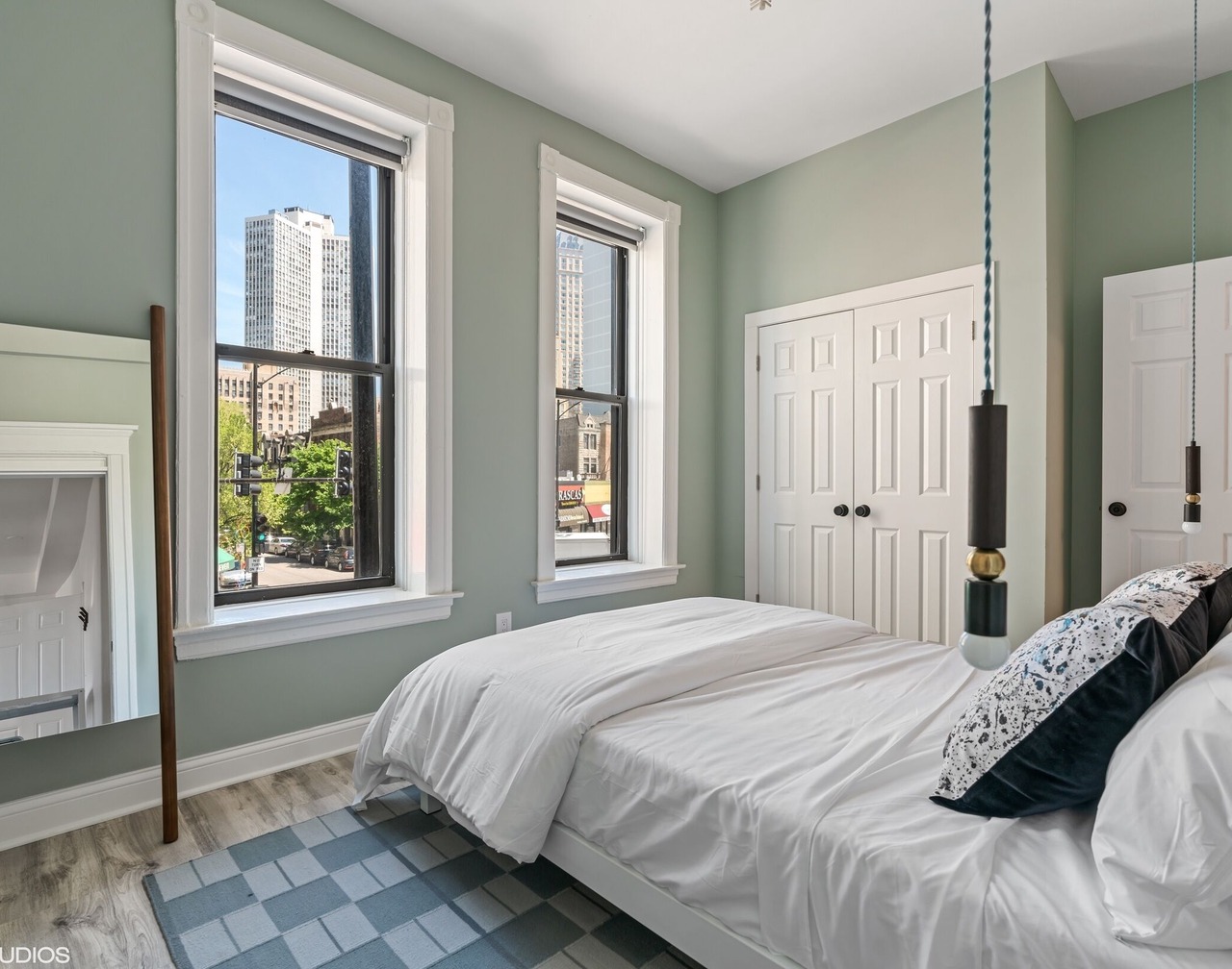 The Neighborhood Hotel - Lincoln Park 204 - Two Bedroom 1
