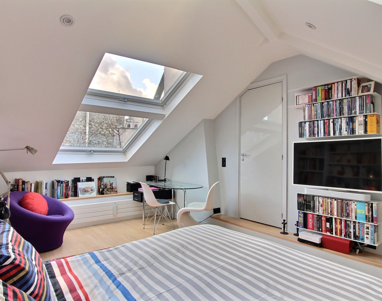 Gorgeous 2 BD 2 BTH, with AC and nice view of St. Germain, insurance included 1