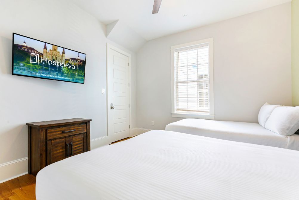 Chic 4 BR Condo | Large Pool | Perfect Location 1