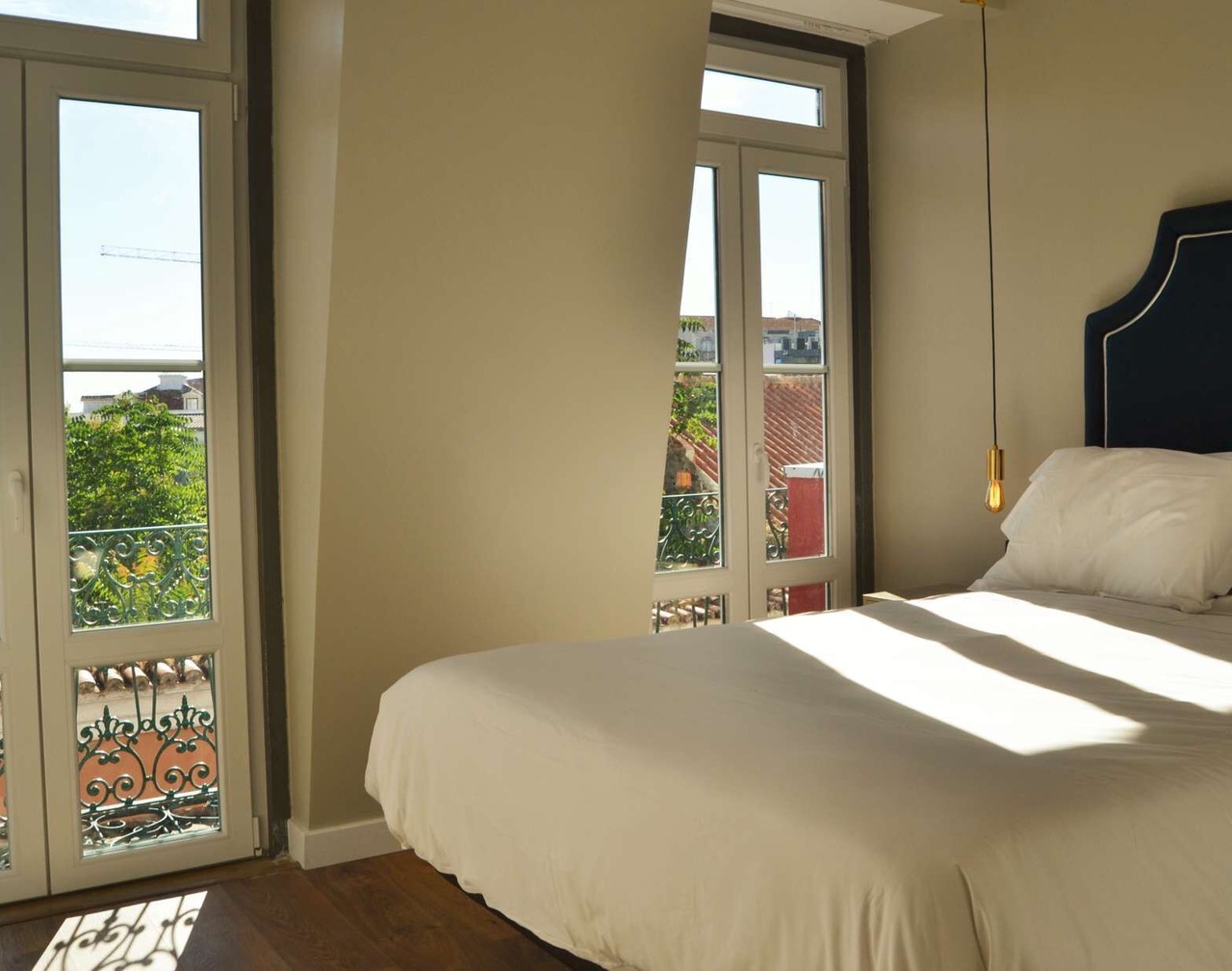 Bairro Alto Suites - Double Room with Private Ensuite Bathroom 1