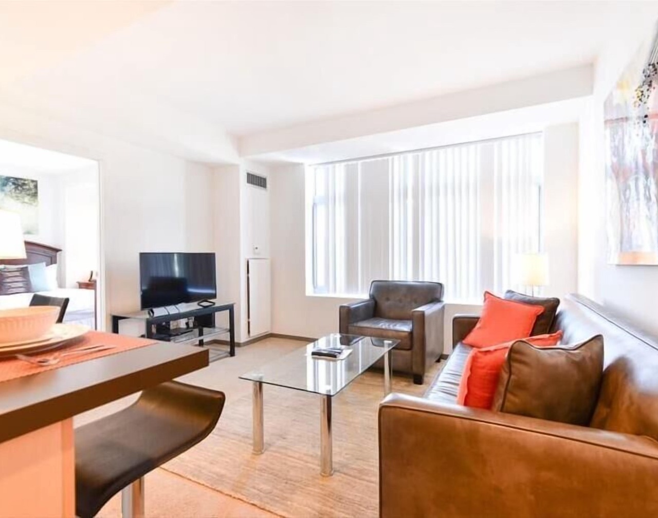 Beautiful 1BR | Desk & WiFi | Full Kitchen | Washer/Dryer | Cambridge 1