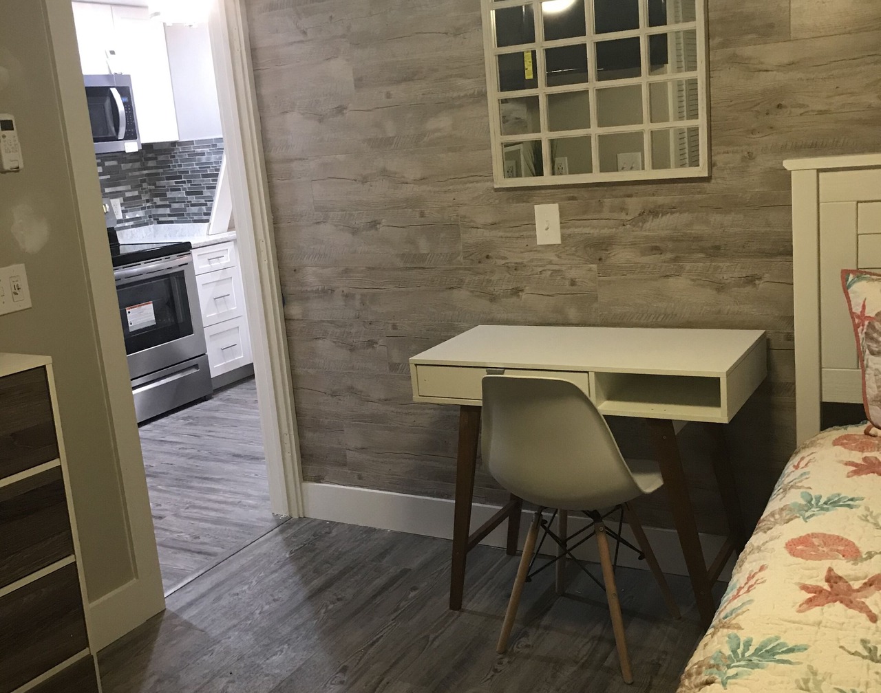 All Season Rental ! Renovated; 5 min.Walk to Scarborough beach! 1