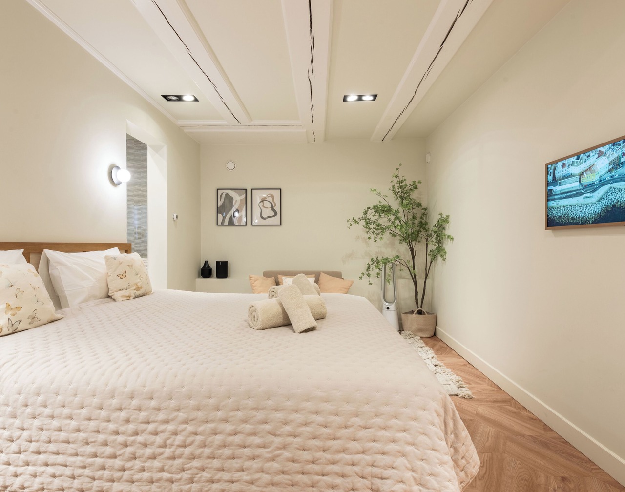 Renovated luxurious 200sqm loft in city center 1