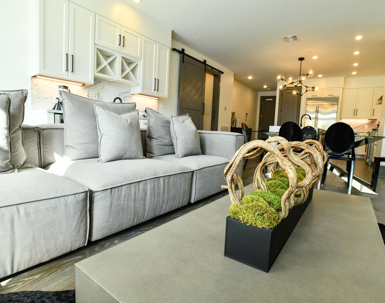 Luxury Modern Condo: Steps from French Quarter, Superdome, and CBD Nightlife 1