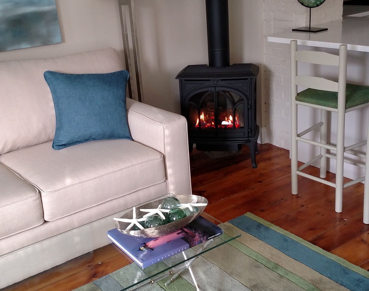 Your Getaway in the West End - Sleeps 4! 1