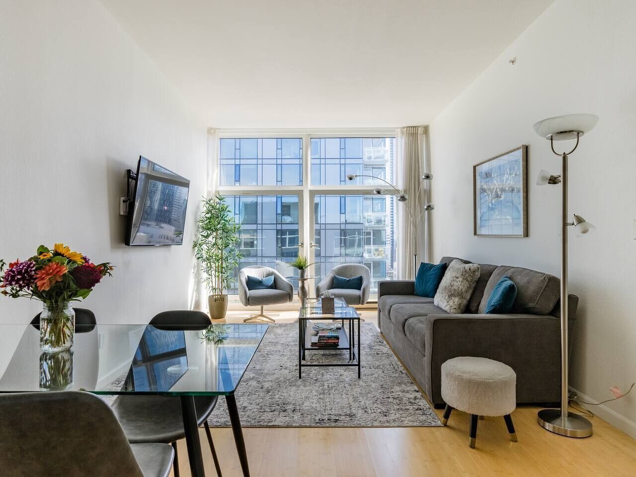 Walk to everything: Pike Place Penthouse, Seattle 1
