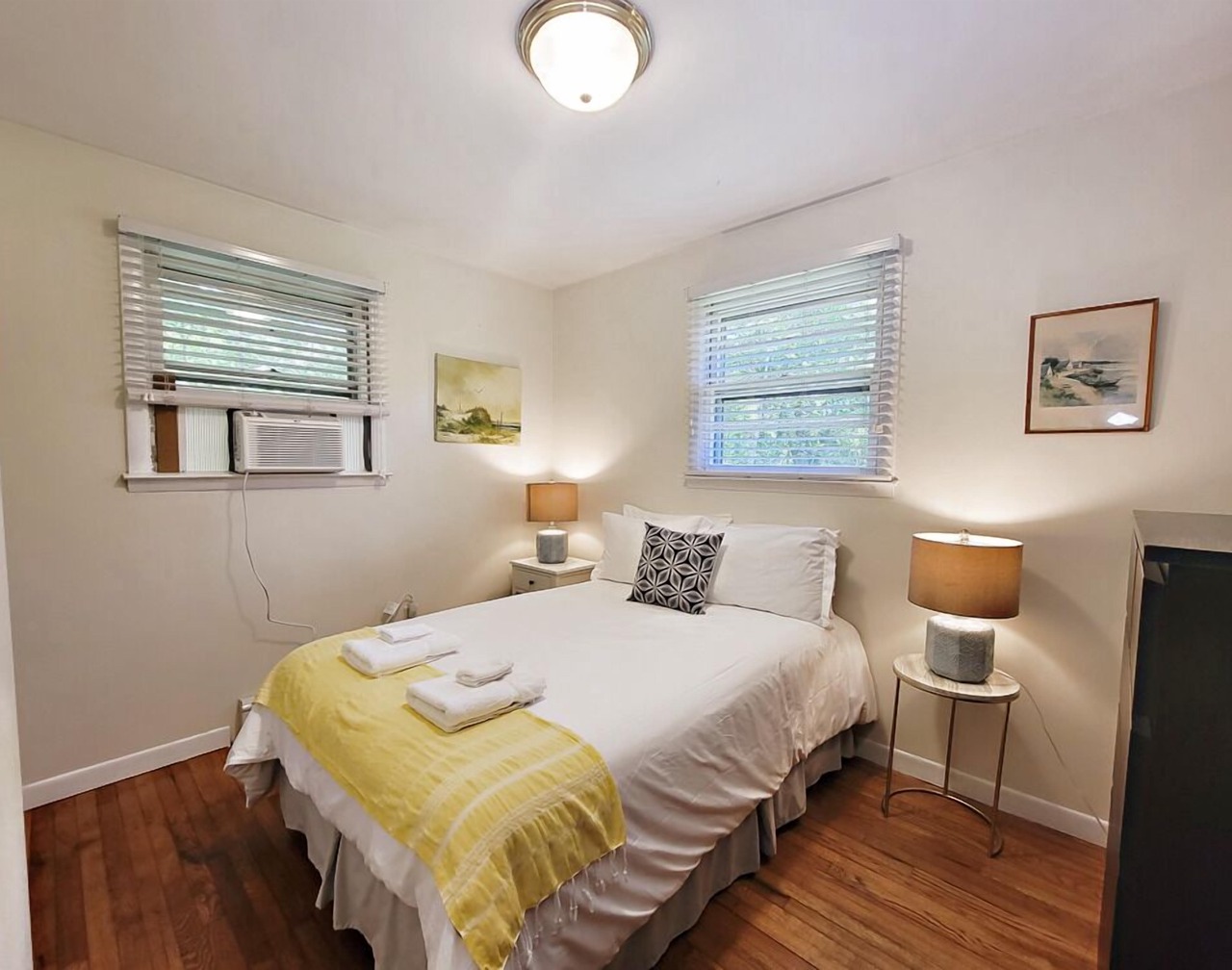 Family Friendly Charming cottage set within a mile of the beach and steps to Boon Street! 1