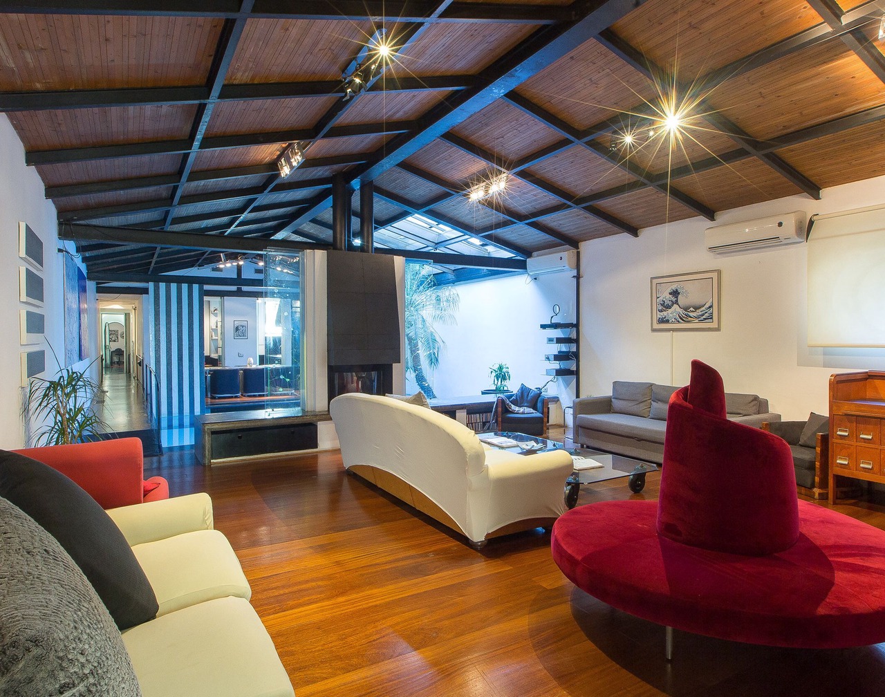 Botanical Garden, exclusive apartment with swimming pool in the living room, located in . 1