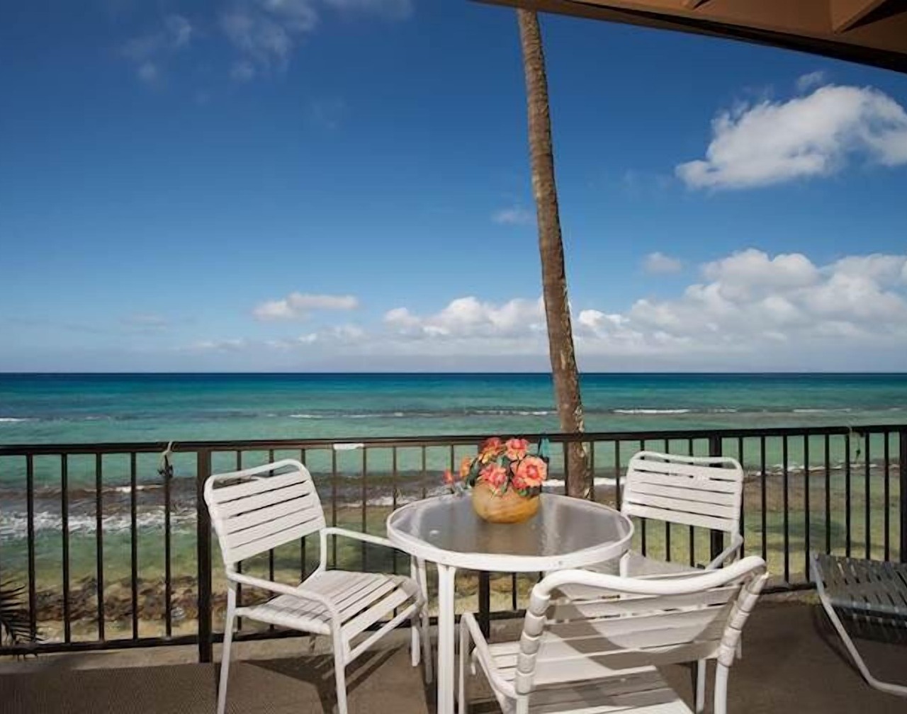 Watch Sea Turtles from this Ocean Front Lanai. Affordable in Paradise! 1