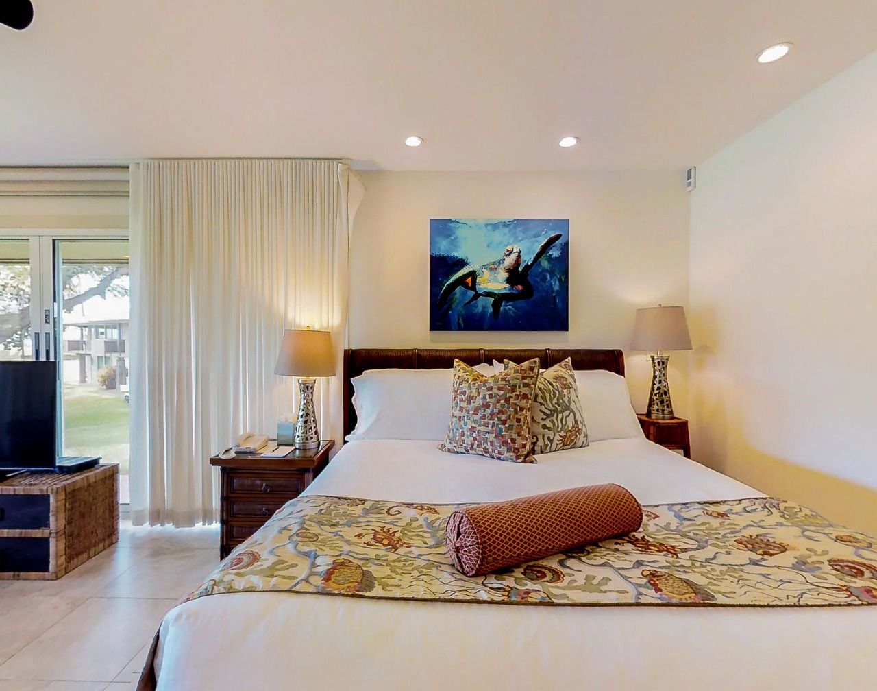 Romantic, waterfront studio with pool, hot tubs & golf course view 1