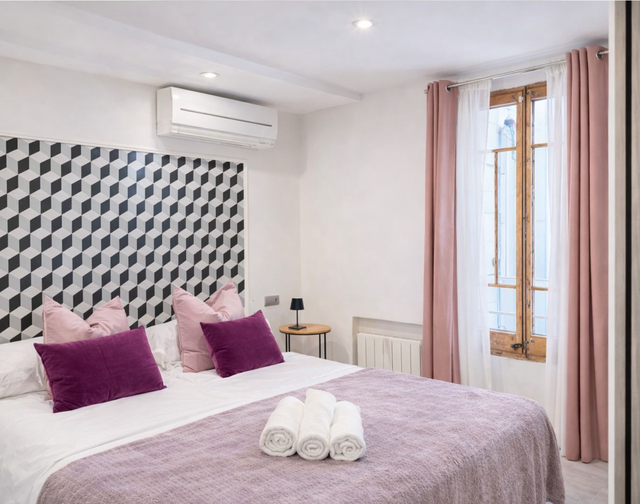 Elegant 130 m² apartment with balcony and views of Port Vell – Paseo Colón 1
