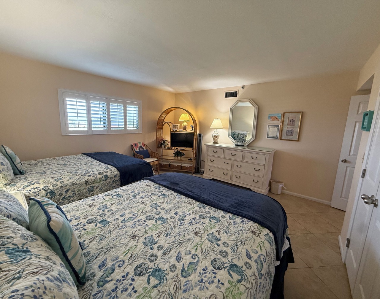"Breakers East 703"~Gulf Front 2BR/2BA Beach setup included 1