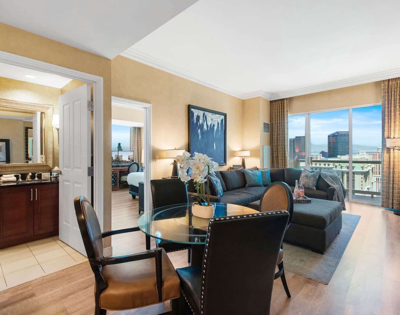 Balcony Strip View Penthouse Free Valet Parking 1