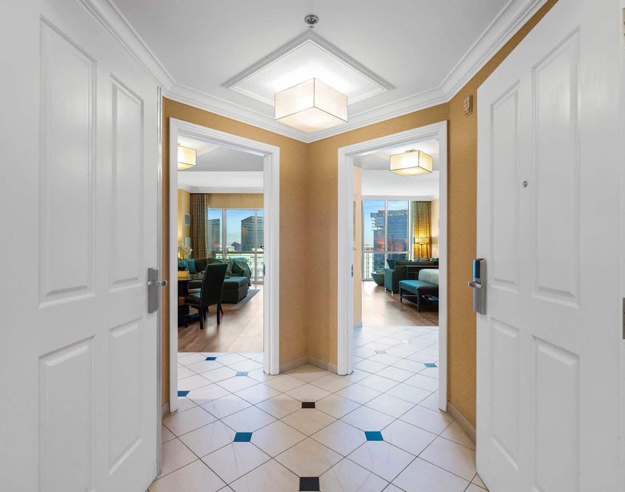 Balcony Strip View Penthouse Free Valet Parking 1