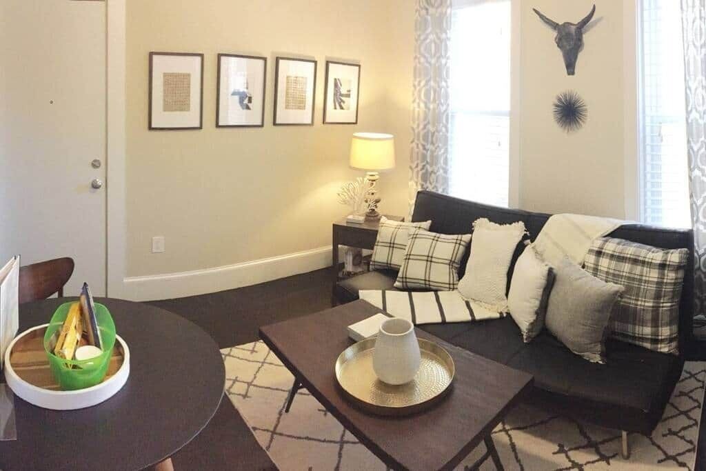 Gorgeous Rare 3BR 3BA duplex with free Parking, Rare gorgeous 3 bds 3 baths w/Parking in Best loca. 1
