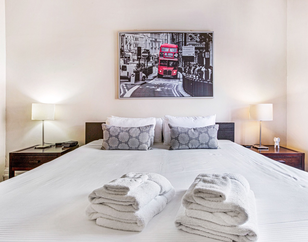 Contemporary Living on Broughton with King Beds & Parking by Lucky Savannah 1