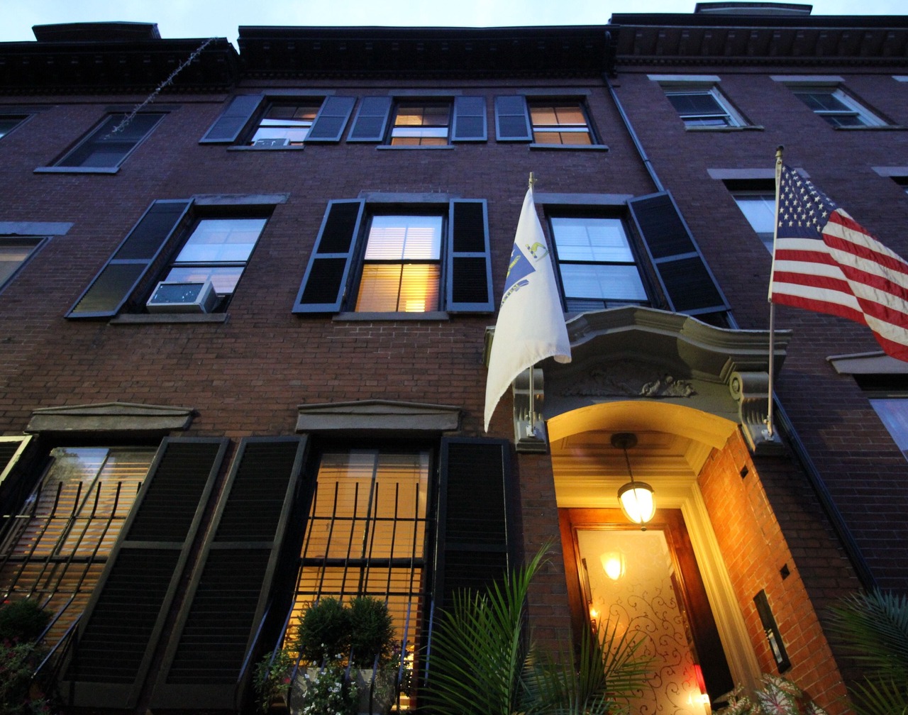 Fresh Modern City Loft Apt! Easy Access to the city! 1