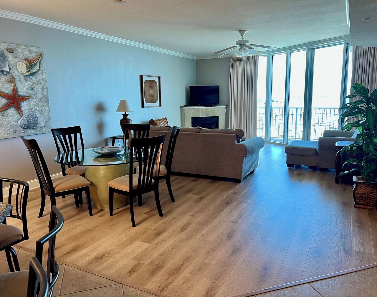 The Moorings 2 BR large LUXURY Unit Water Front TOP Floor 1