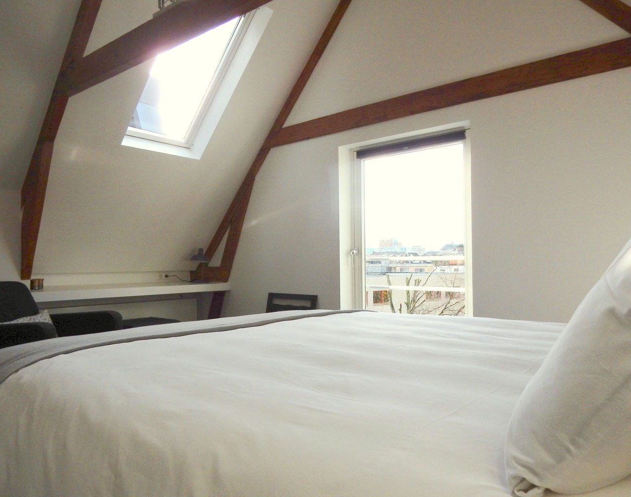 Luxurious and spacious penthouse in city center! 2 bathrooms, airco, wifi. 1