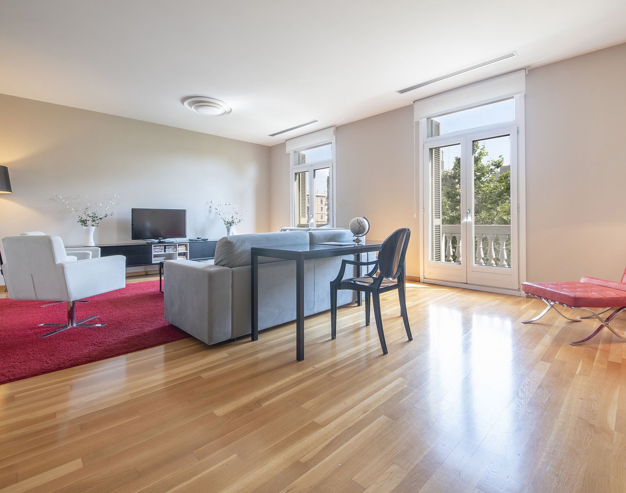 INNER CITY CENTER ON PASEO DE GRACIA, luxurious & spacious, family & friends 1