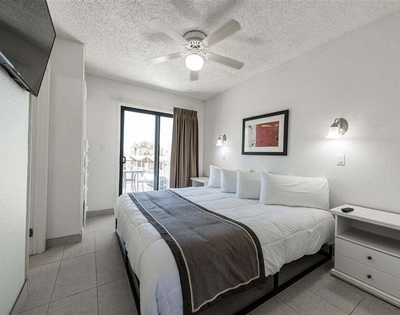 203 Enjoy our onsite amenities- golf putting green included! 1