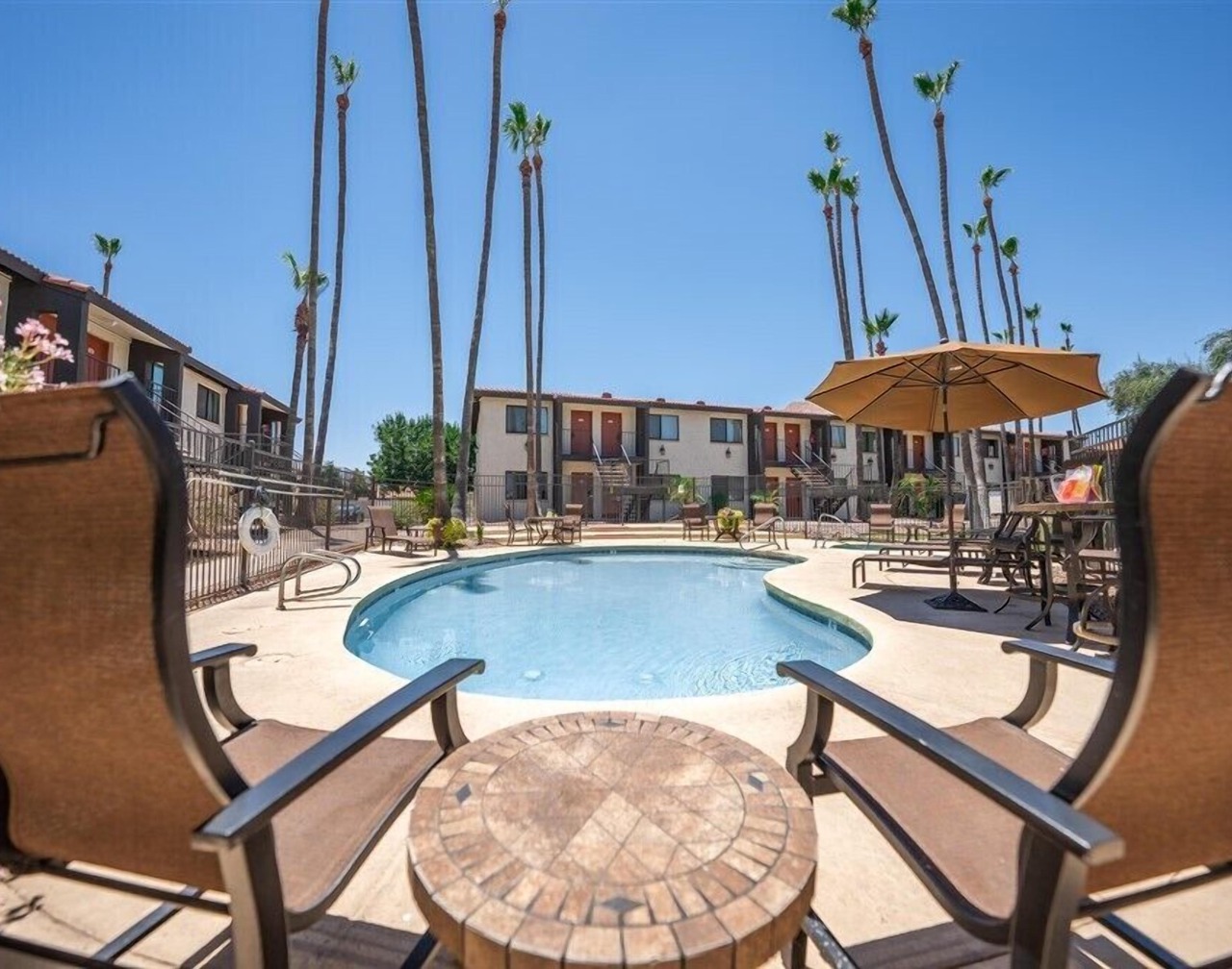 235 Fully Furnished 1BR Suite-Outdoor Pool! 1