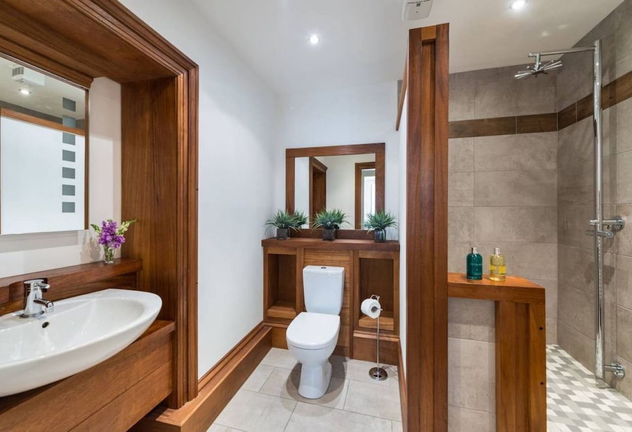 Luxury Apartment with Patio in City Centre 1