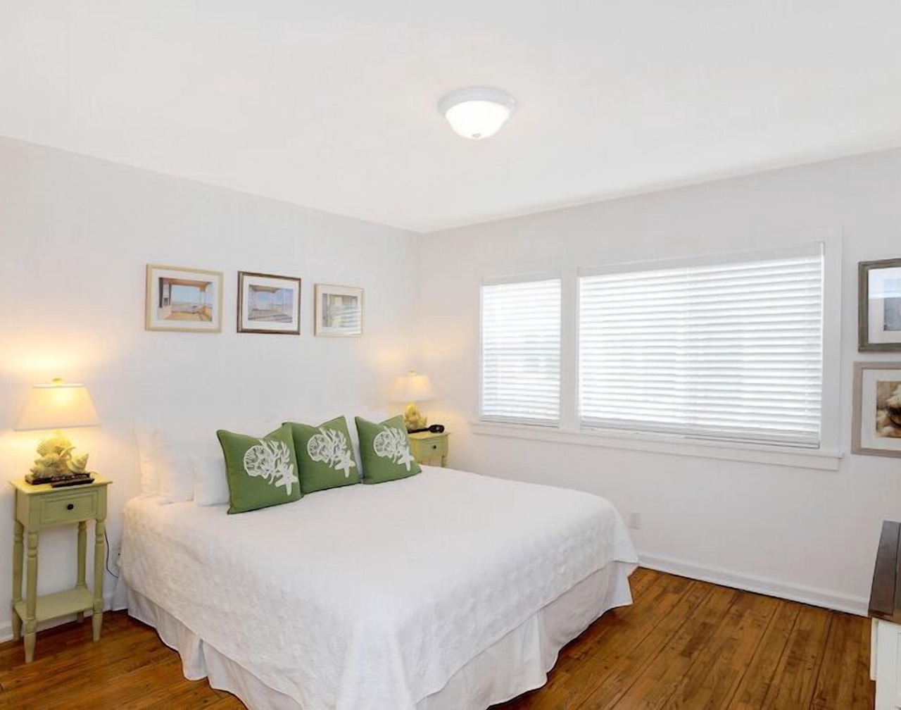 Oceanfront Cottage On Sandy Carbon Beach – Pelican 1