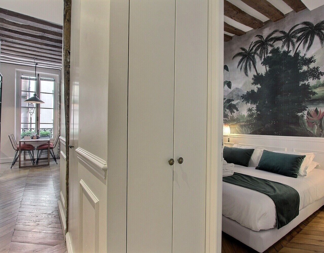 Modern and cosy 2 BD 2 BTH with AC in St. Germain, insurance included 1