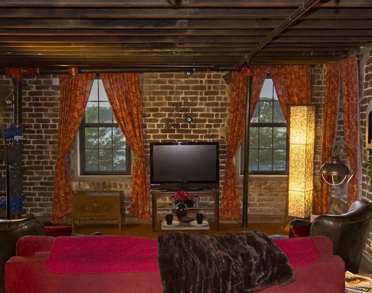 Rare River Street w/Balcony, Historic, Luxury, Affordable, 2/2, Loft STVR00088 1