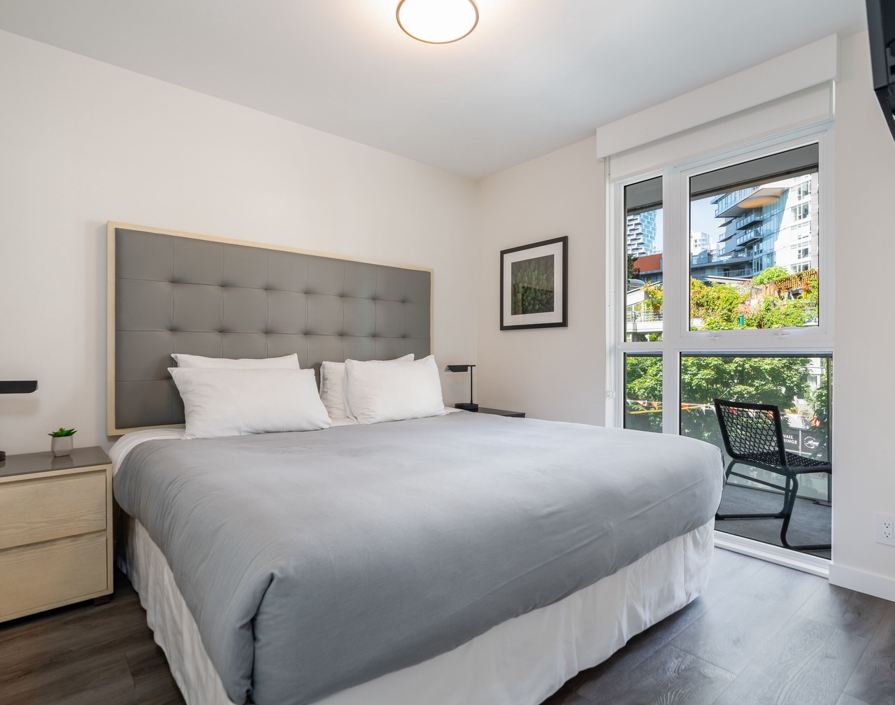 Deluxe One Bedroom Apartment in Trendy Yaletown 1