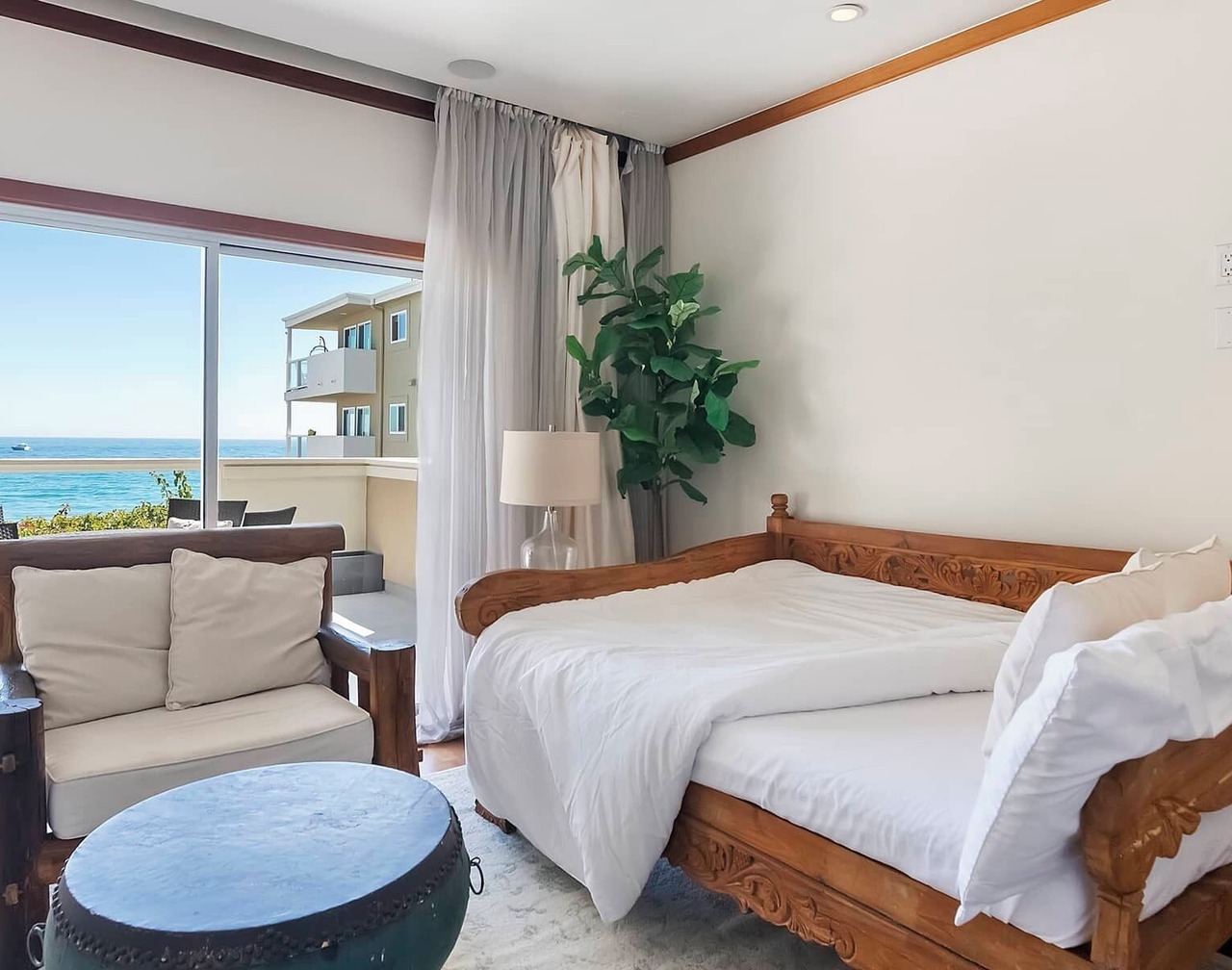 SPECTACULAR MALIBU BEACH FRONT! 1