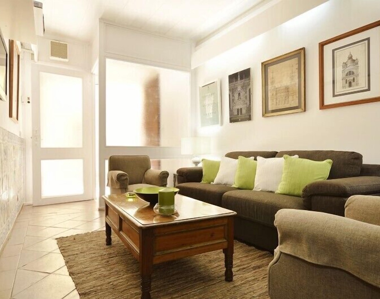 Large charismatic refined open space studio in best quarter 1