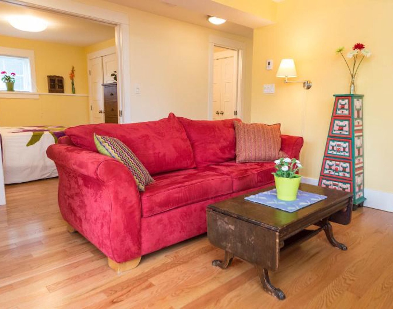 Mountain view; central in lovely area, 1 bedroom + sofa bed (in living area) 1