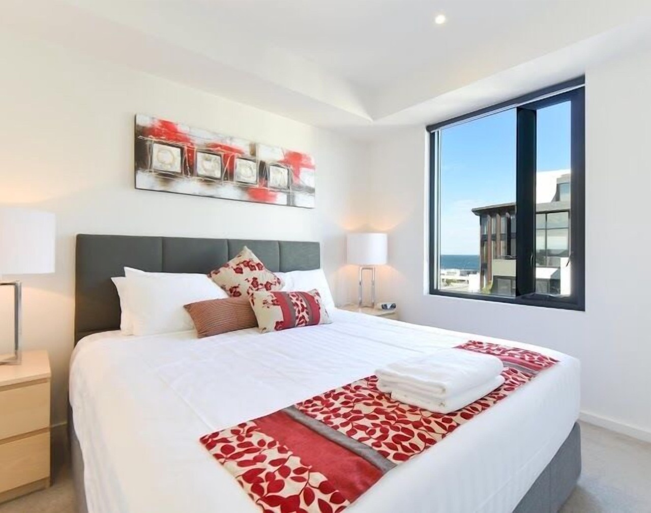 StayCentral - Spacious Seaviews (Port Melbourne) - Bay Street Port Melbourne - 1 Bedroom, 1 Bed, 1 Bathroom, 1 secure parking spot. 1