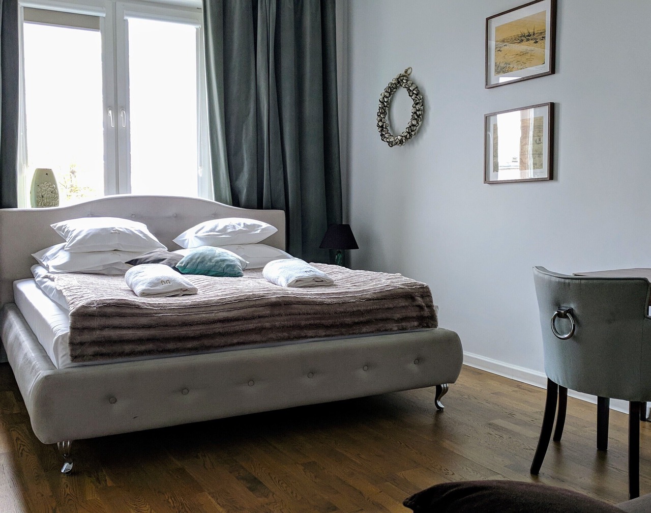 VanGogh by mythings- Spacious, 1BR apartment, air conditioned, for a family 1
