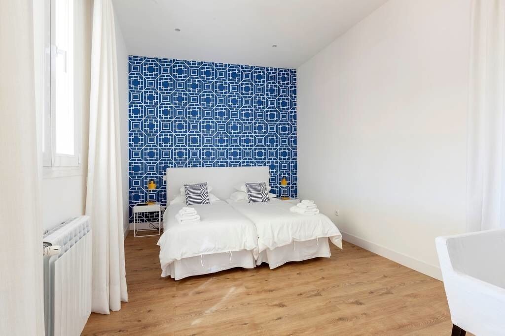 LUXURY APARTMENT WITH 4 ROOMS, 4 BATHROOMS AND LARGE TERRACE, FREE WIFI 1