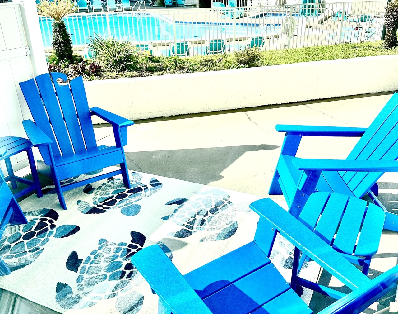 MY HAPPY PLACE TOO! BEACHFRONT! PATIO! FREE BEACH CHAIRS MARCH 1-OCTOBER 31 1