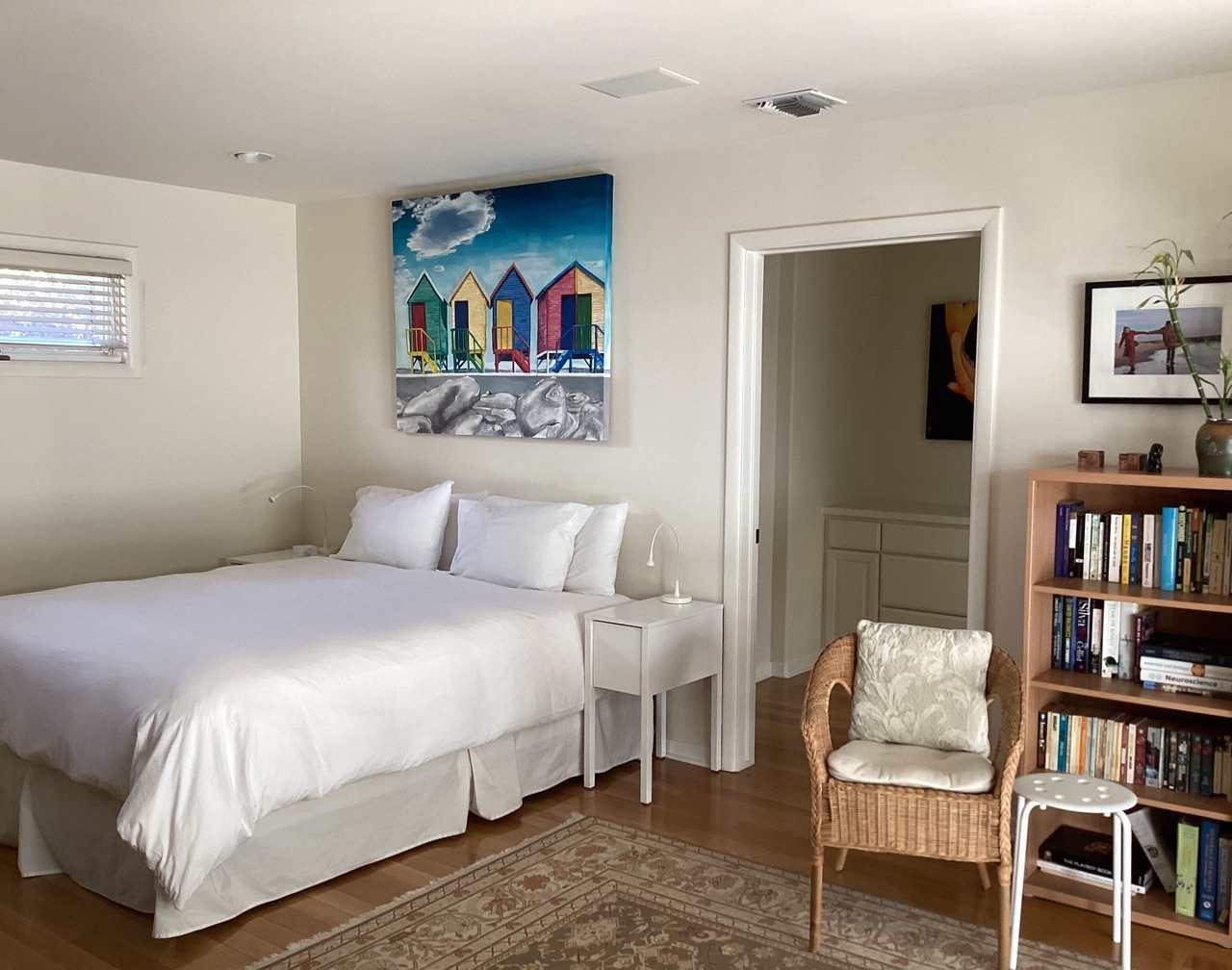 Beautiful Large Studio With a Private Bathroom In The Heart of Santa Monica 1