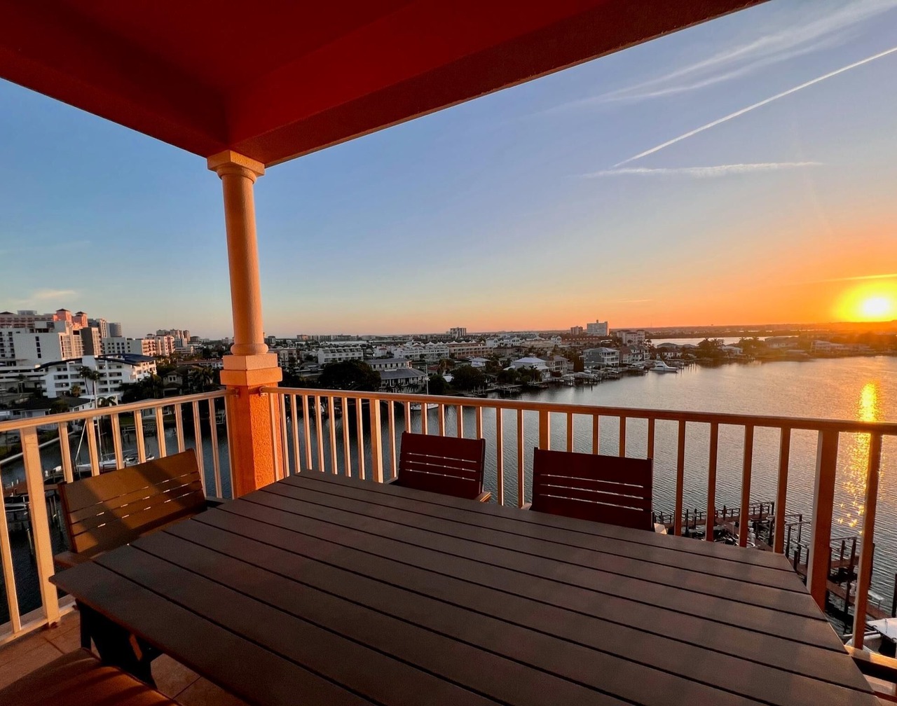 Harborview Grande 802 - Stunning Top Floor 1