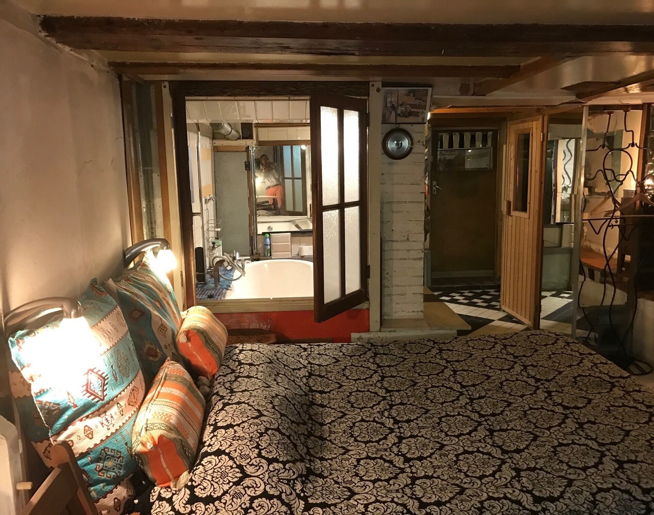 Canal Apartment for 2, 17th cent Old house Center Amsterdam 1