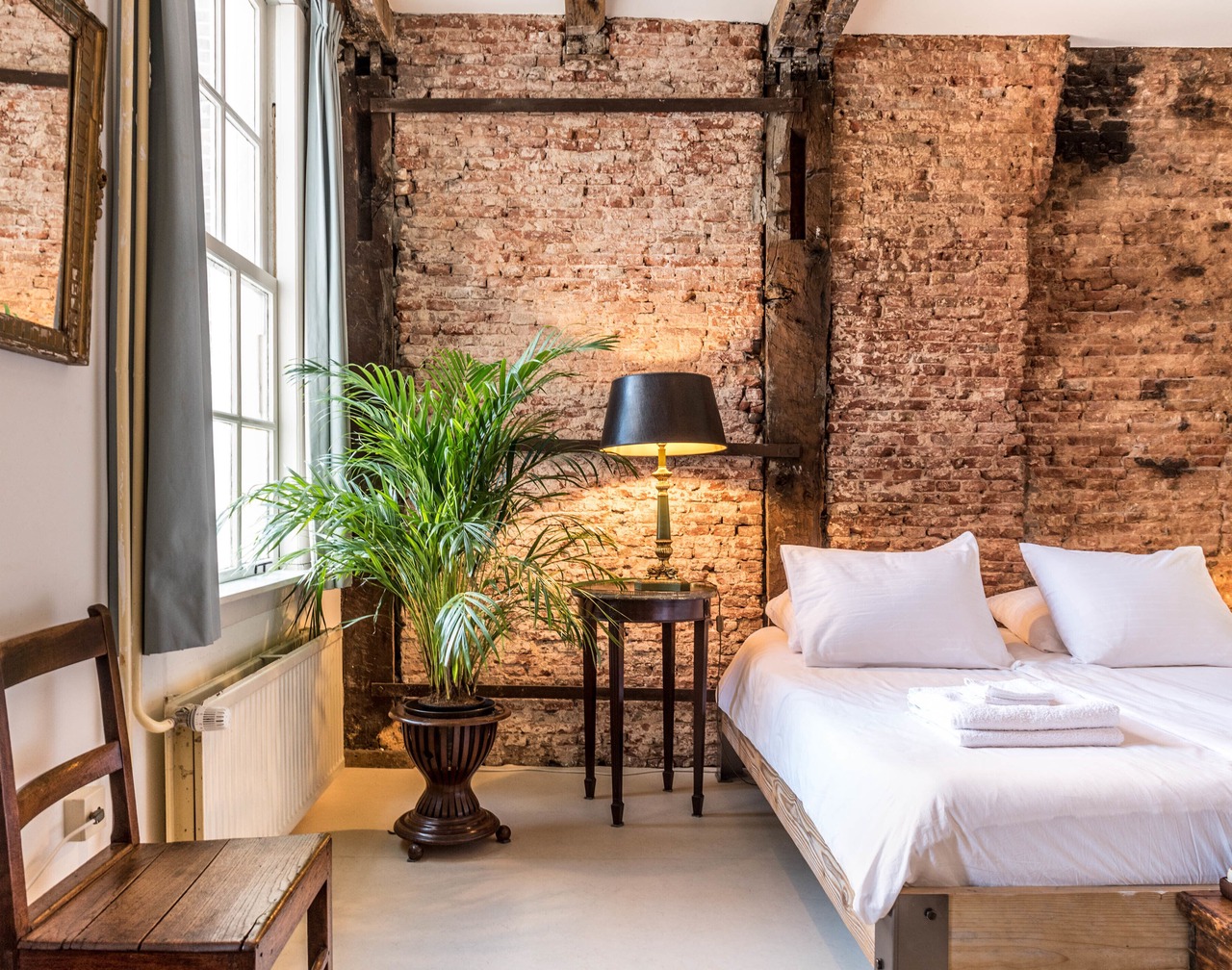 Classy Room 17th Century Canal House 1