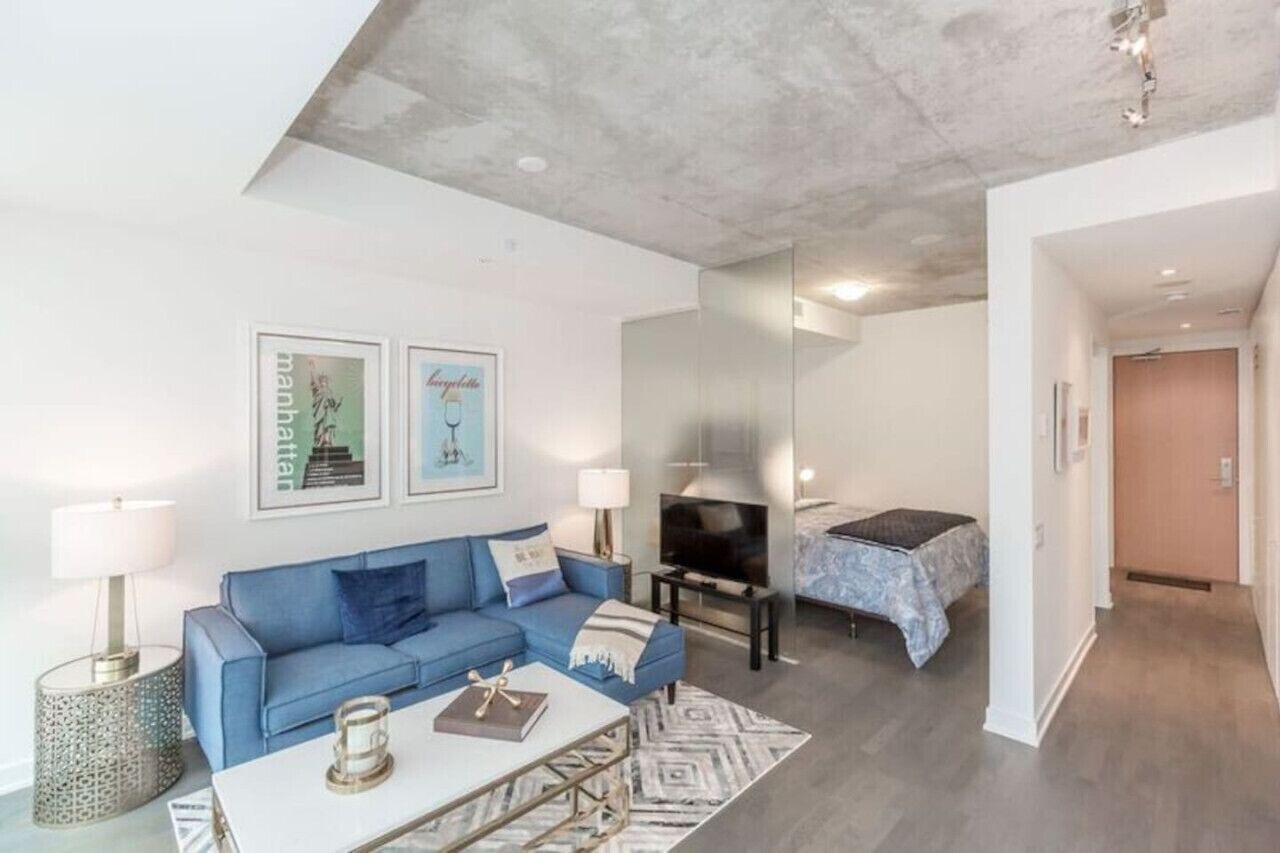 Luxury 1BR in the Heart of King West 1