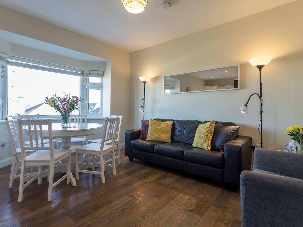 Huge 5-bedroom Family Home in Dublin Suburbs w/Parking 1