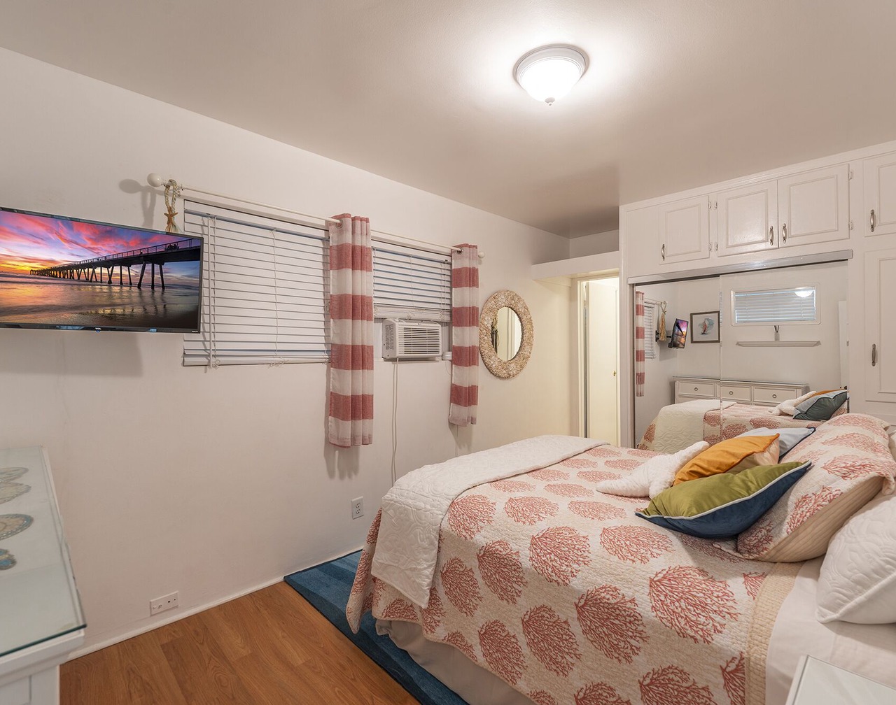 "Waterfront Bliss: The Envy of Every Traveler" 3X Hall of Fame Accommodations 1