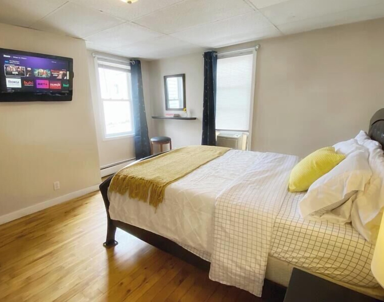 Updated 2 Bedroom with Roof deck and backyard 1