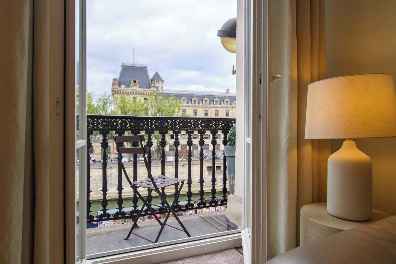 Riverside Apt with Balcony & Notre Dame Views 1