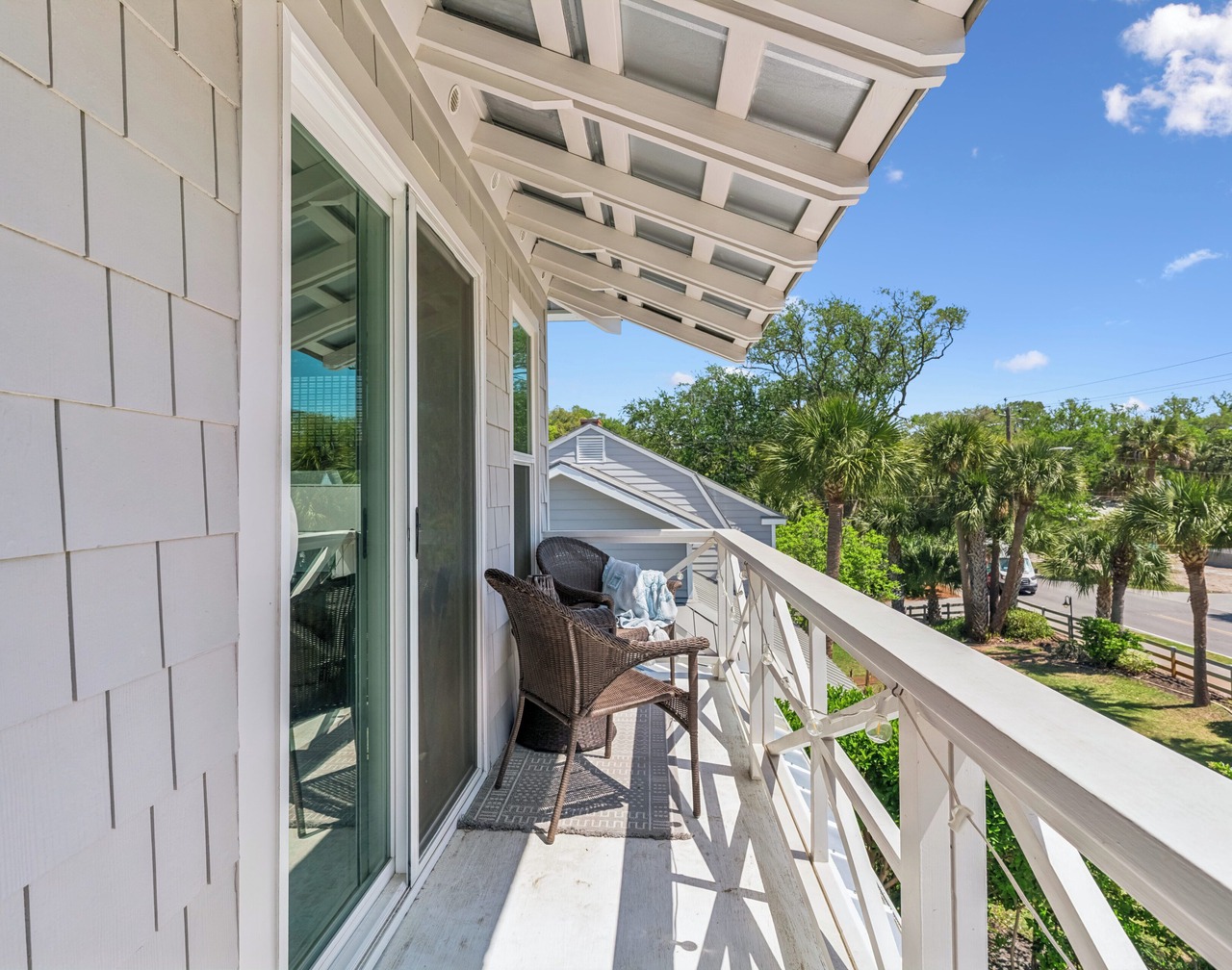 Beach Getaway - Less than two blocks to the beach 1