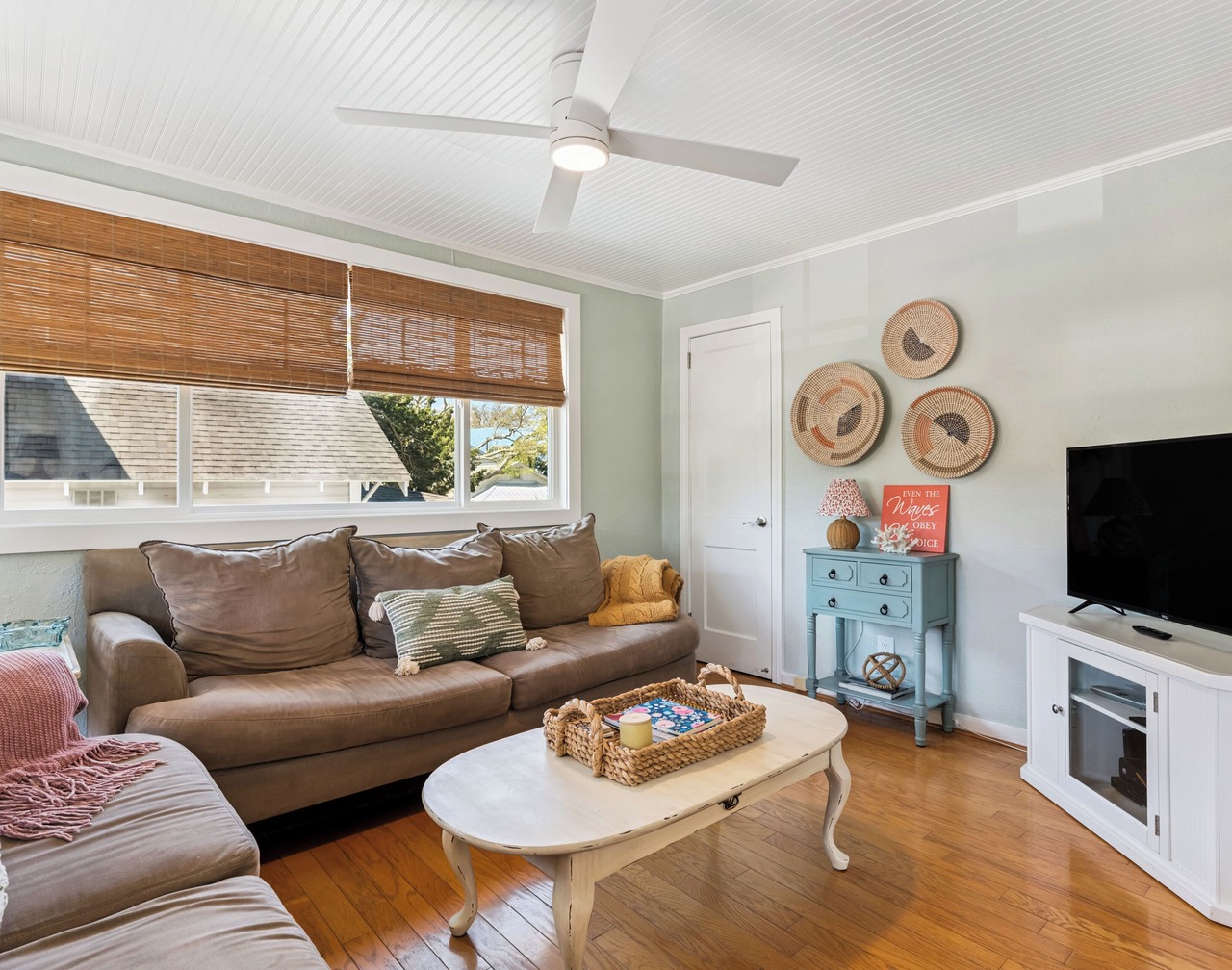 Beach Getaway - Less than two blocks to the beach 1